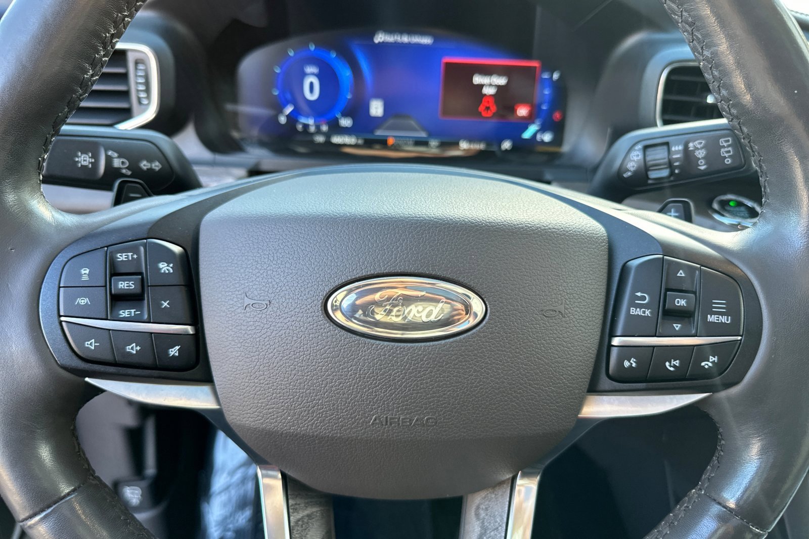 Certified 2020 Ford Explorer Platinum w/ Premium Technology Package image 25