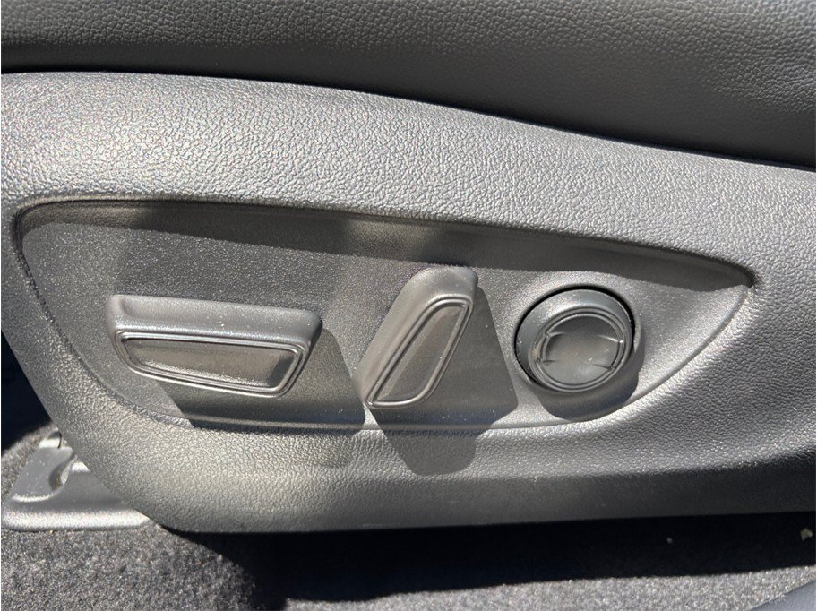 Used 2021 Toyota Highlander Limited FWD image 20