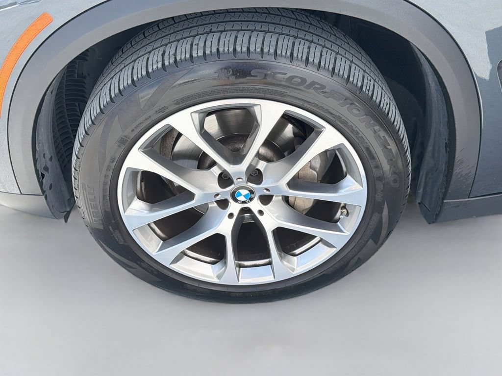 Used 2022 BMW X5 xDrive40i w/ Premium Package AWD/4WD image 38