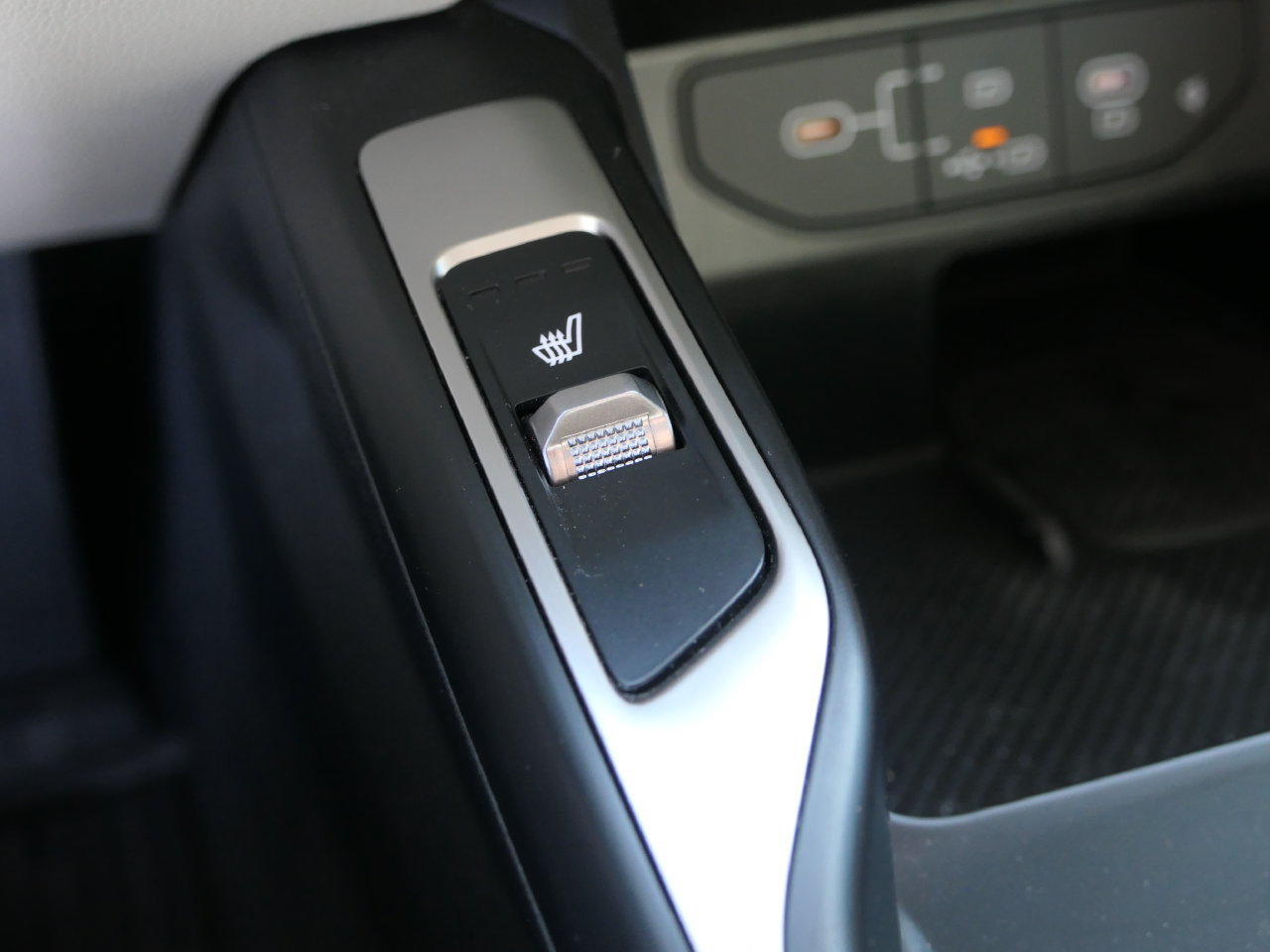 Certified 2025 Kia Sorento EX FWD image 23