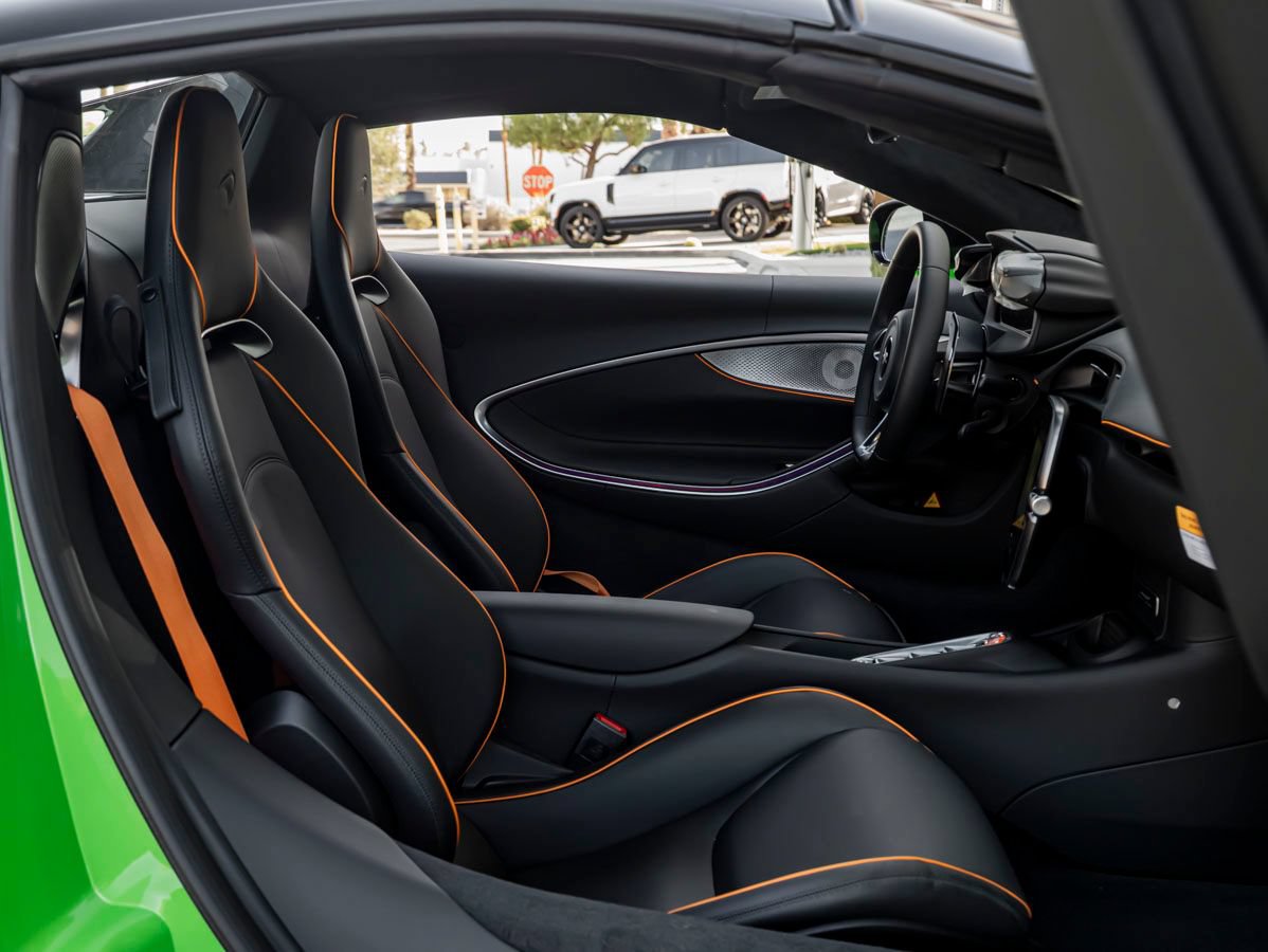 Used 2026 McLaren Artura Spider RWD image 26