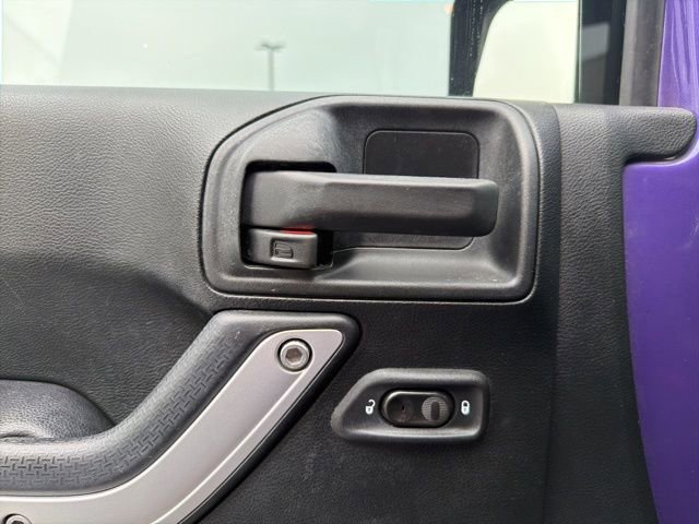 Used 2017 Jeep Wrangler Unlimited Sahara w/ Connectivity Group image 15