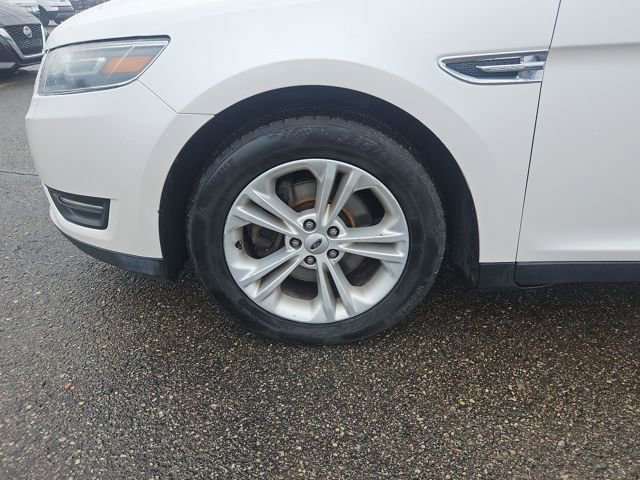 Used 2015 Ford Taurus SEL image 27