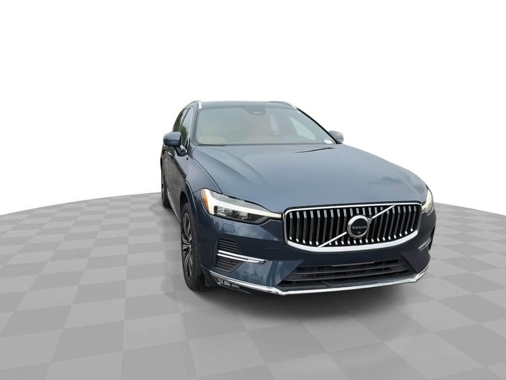 Used 2023 Volvo XC60 B5 Ultimate w/ Climate Package FWD image 2