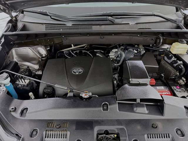 Used 2017 Toyota Highlander Limited image 32