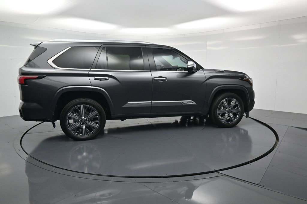 Used 2025 Toyota Sequoia Capstone image 31