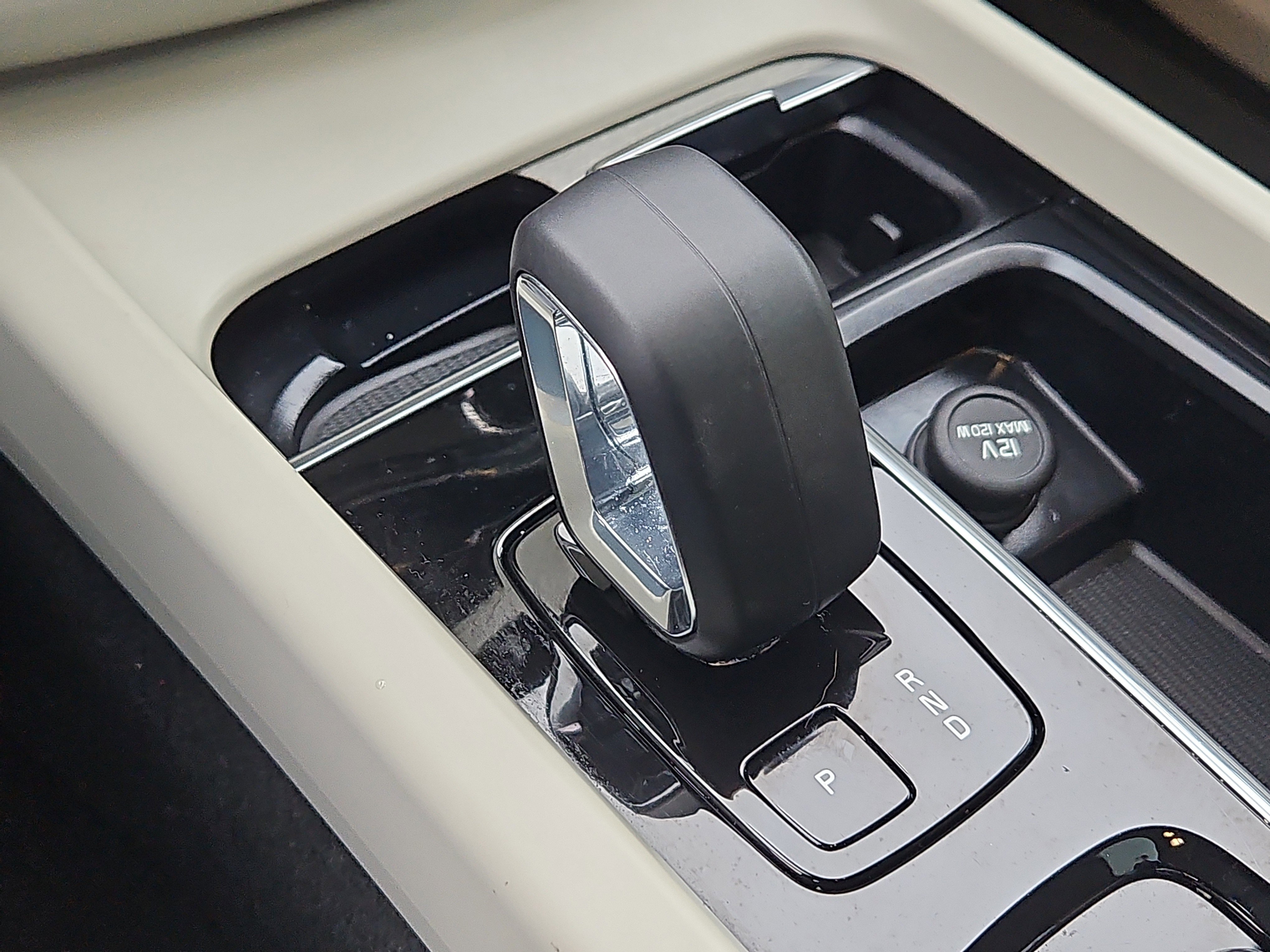 Used 2025 Volvo XC60 T8 Plus w/ Protection Package Premier image 23