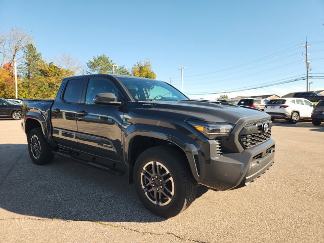 Used 2024 Toyota Tacoma TRD Sport w/ TRD Sport Upgrade Package AWD/4WD image 5