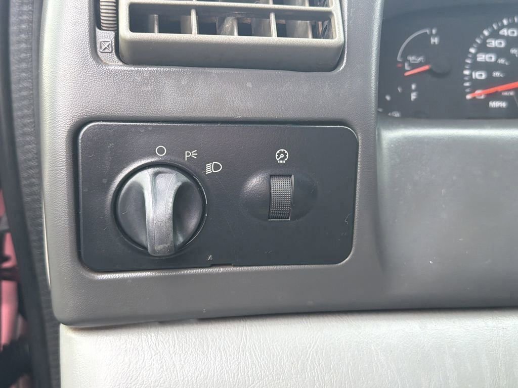 Used 2004 Ford F250 XLT image 16