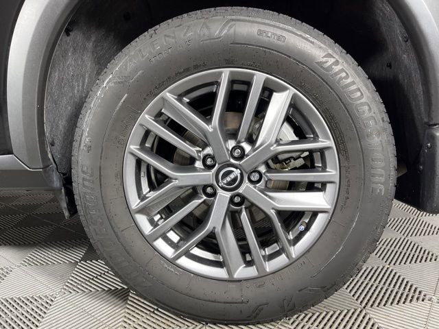 Used 2025 Nissan Rogue S image 14