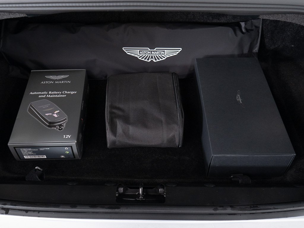 Used 2025 Aston Martin Vanquish RWD image 39