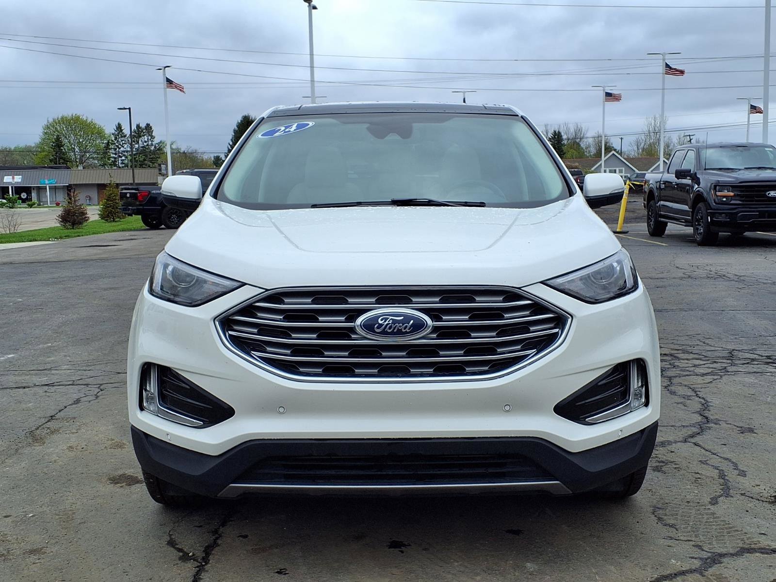 Used 2024 Ford Edge Titanium AWD/4WD image 2