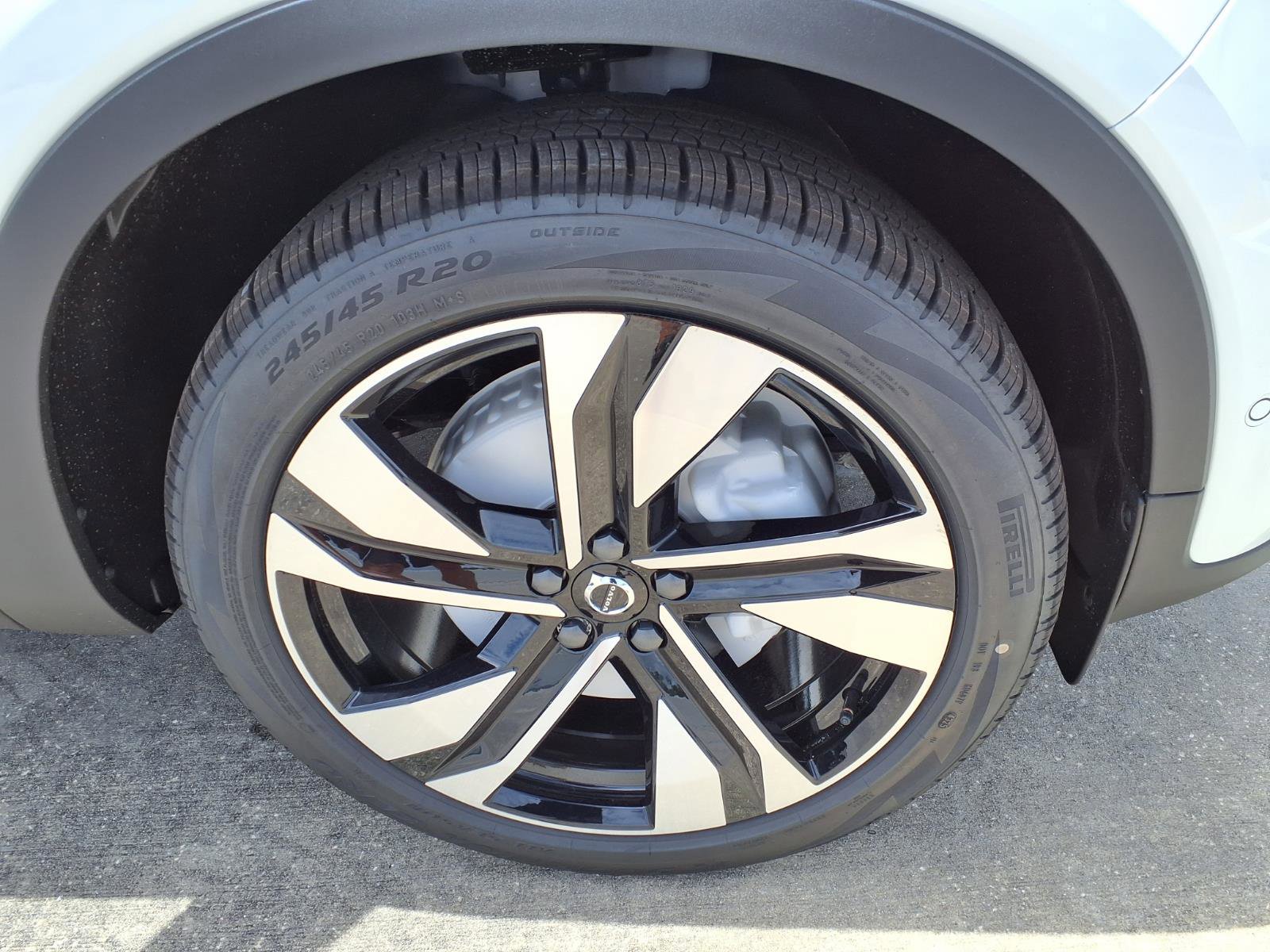 New 2026 Volvo XC40 B5 Ultra w/ Protection Package Premier AWD/4WD image 9