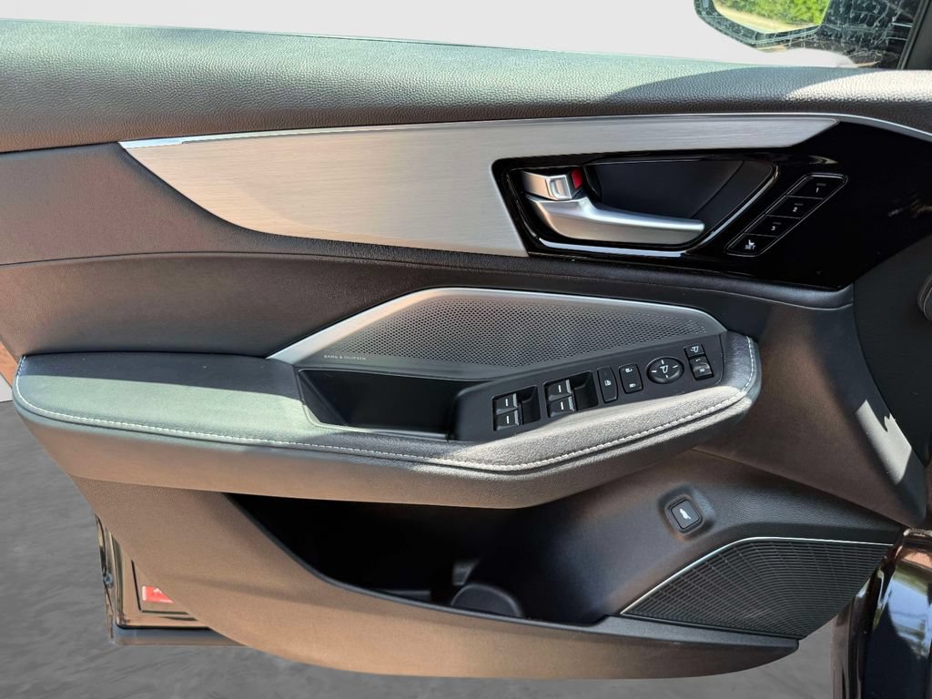 Certified 2025 Acura MDX w/ Technology Package FWD image 16