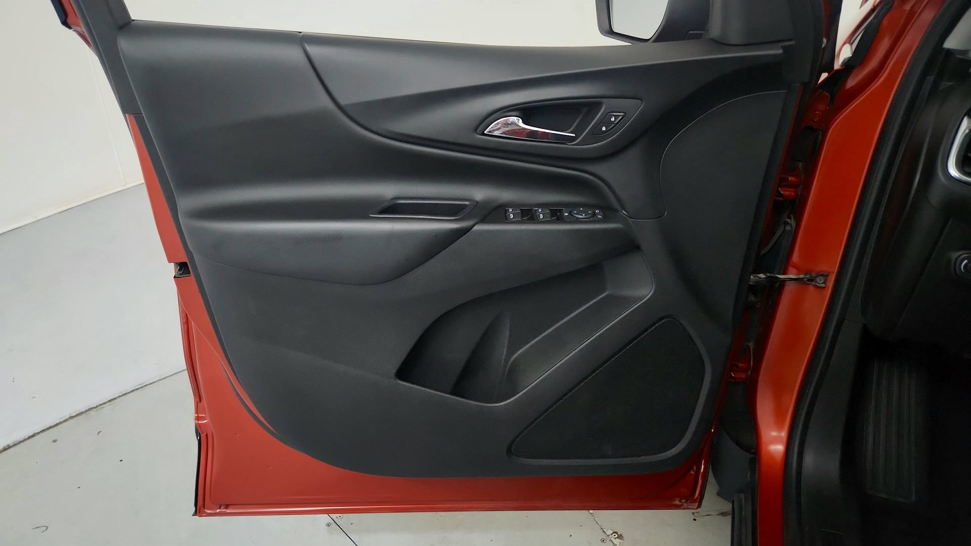 Used 2020 Chevrolet Equinox LT FWD image 16