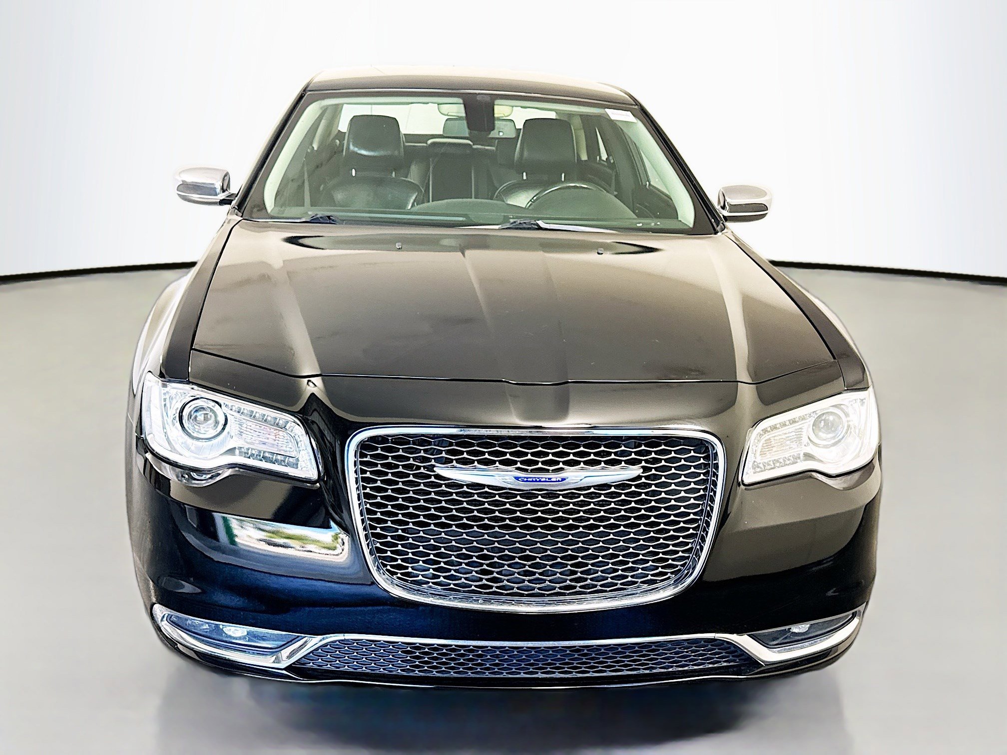 Used 2019 Chrysler 300 Limited image 2