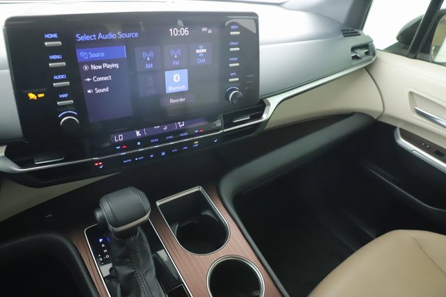 Used 2022 Toyota Sienna XLE image 26