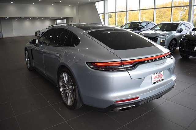 Used 2022 Porsche Panamera RWD image 5
