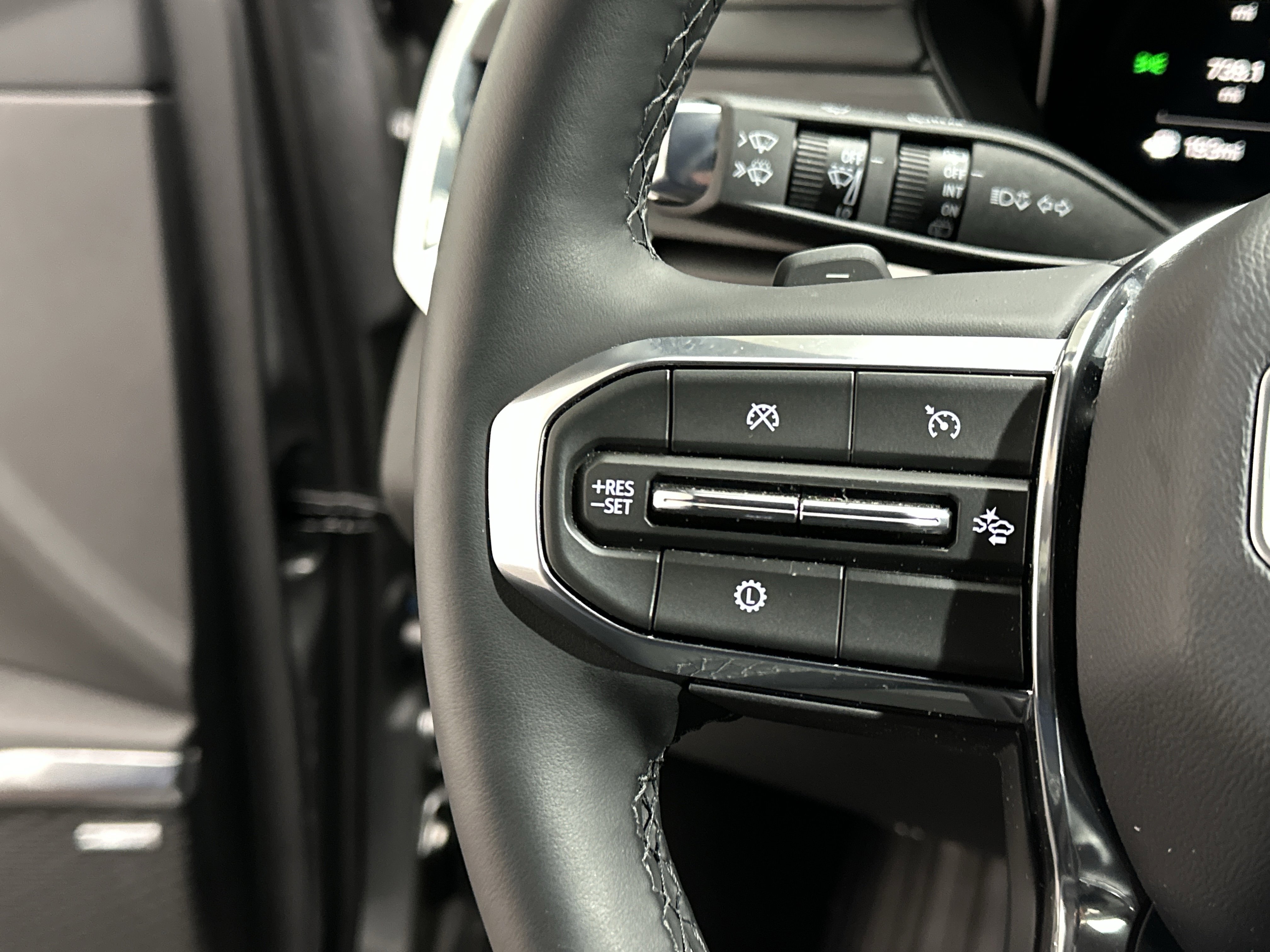 Used 2026 GMC Acadia Elevation image 30