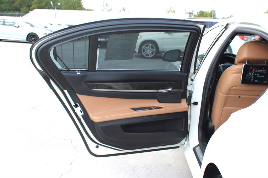 Used 2013 BMW 750Li RWD image 36