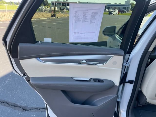 Used 2017 Cadillac XT5 Luxury w/ Driver Awareness Package AWD/4WD image 57