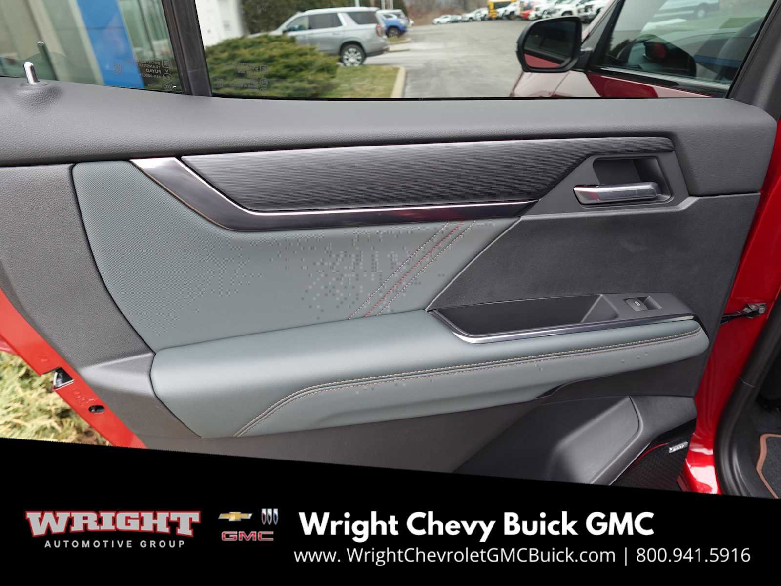 Used 2025 GMC Acadia AT4 w/ Luxury Package image 27