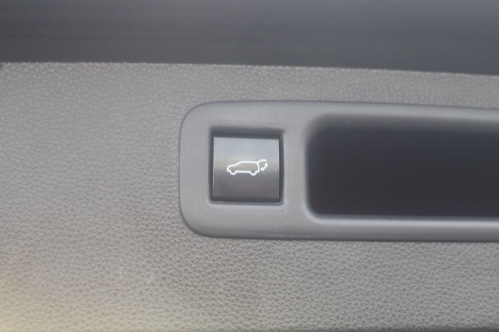 Used 2021 Toyota Highlander XLE AWD/4WD image 30