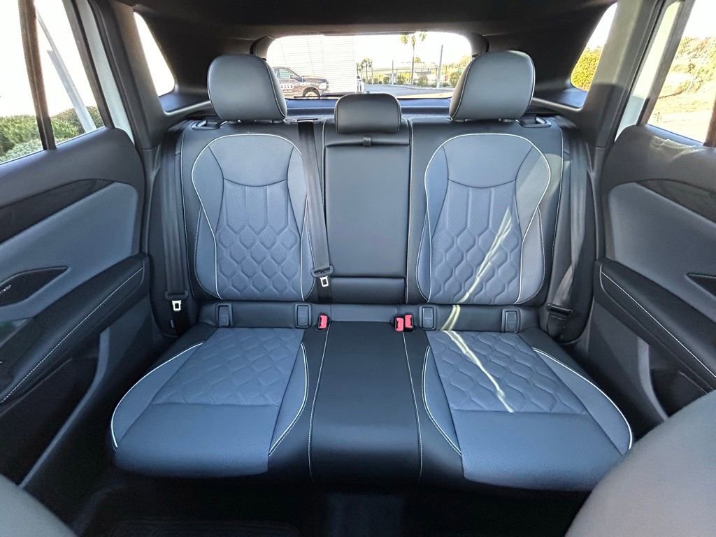 Used 2026 Volkswagen Tiguan SEL R-Line image 13