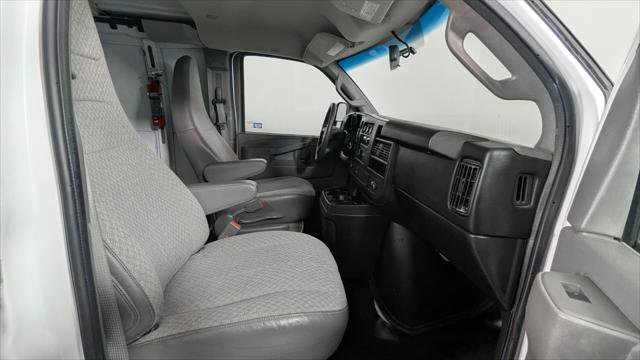 Used 2016 Chevrolet Express 2500 image 21
