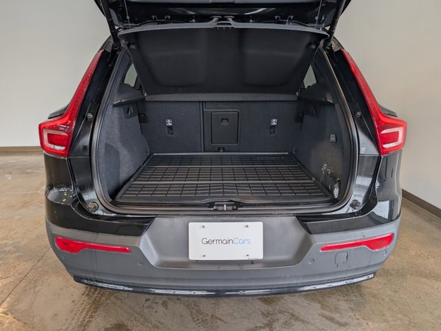 Used 2023 Volvo XC40 B5 Plus w/ Protection Package Premier image 5