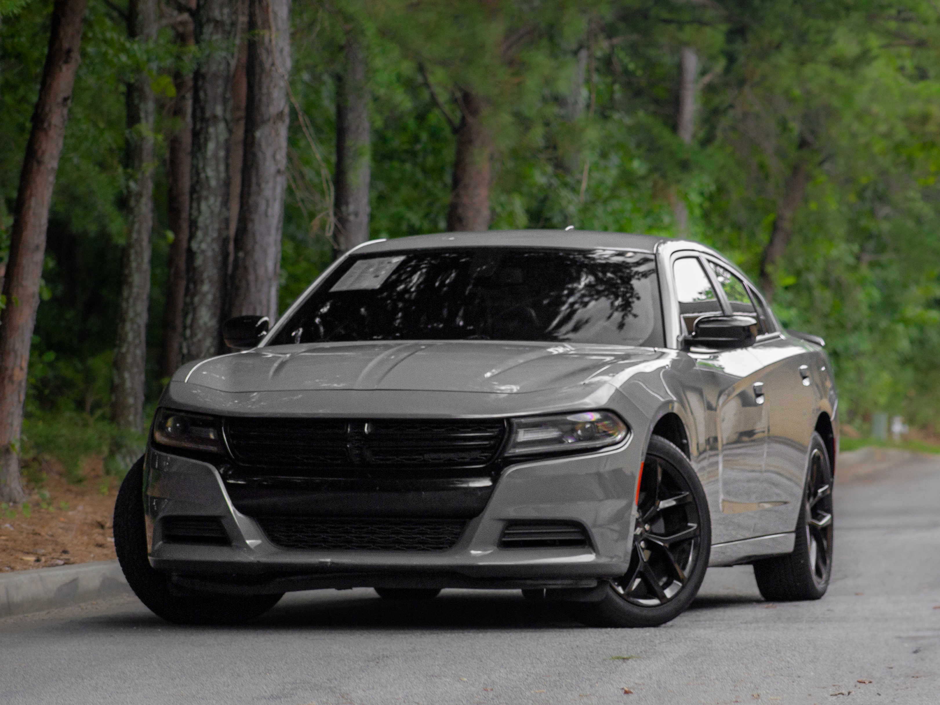 Used 2019 Dodge Charger SXT image 2