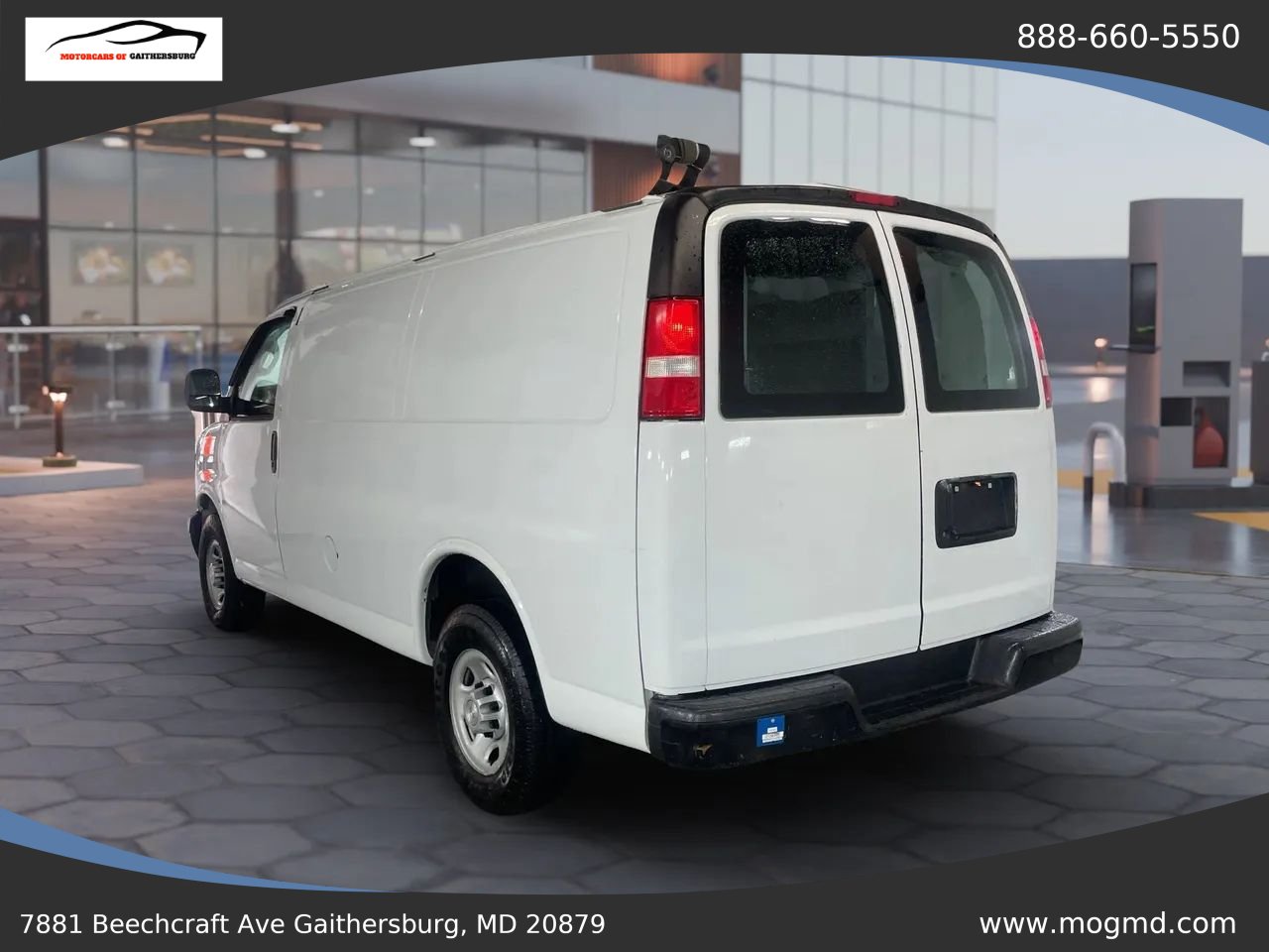 Used 2017 Chevrolet Express 2500 RWD image 4