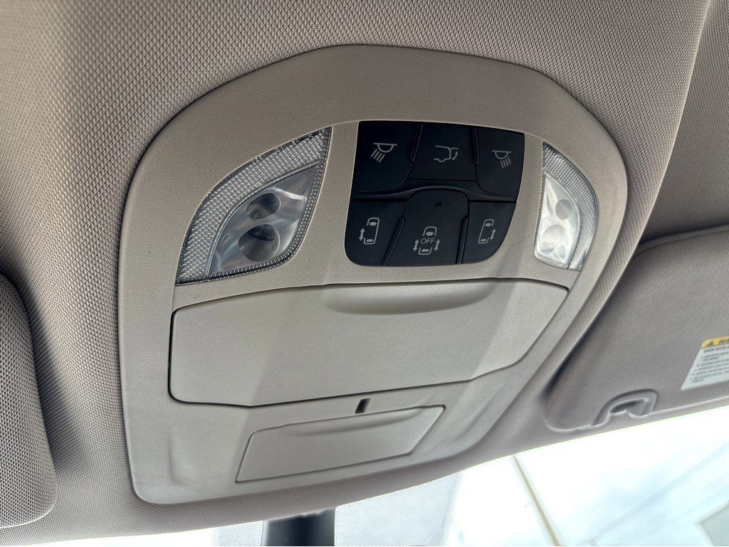Used 2023 Chrysler Pacifica Touring-L image 33