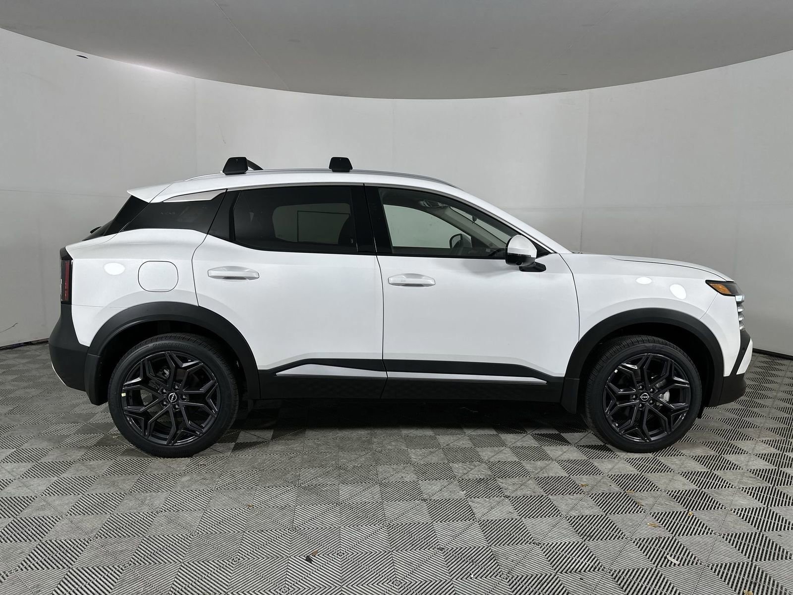 New 2025 Nissan Kicks SR image 14