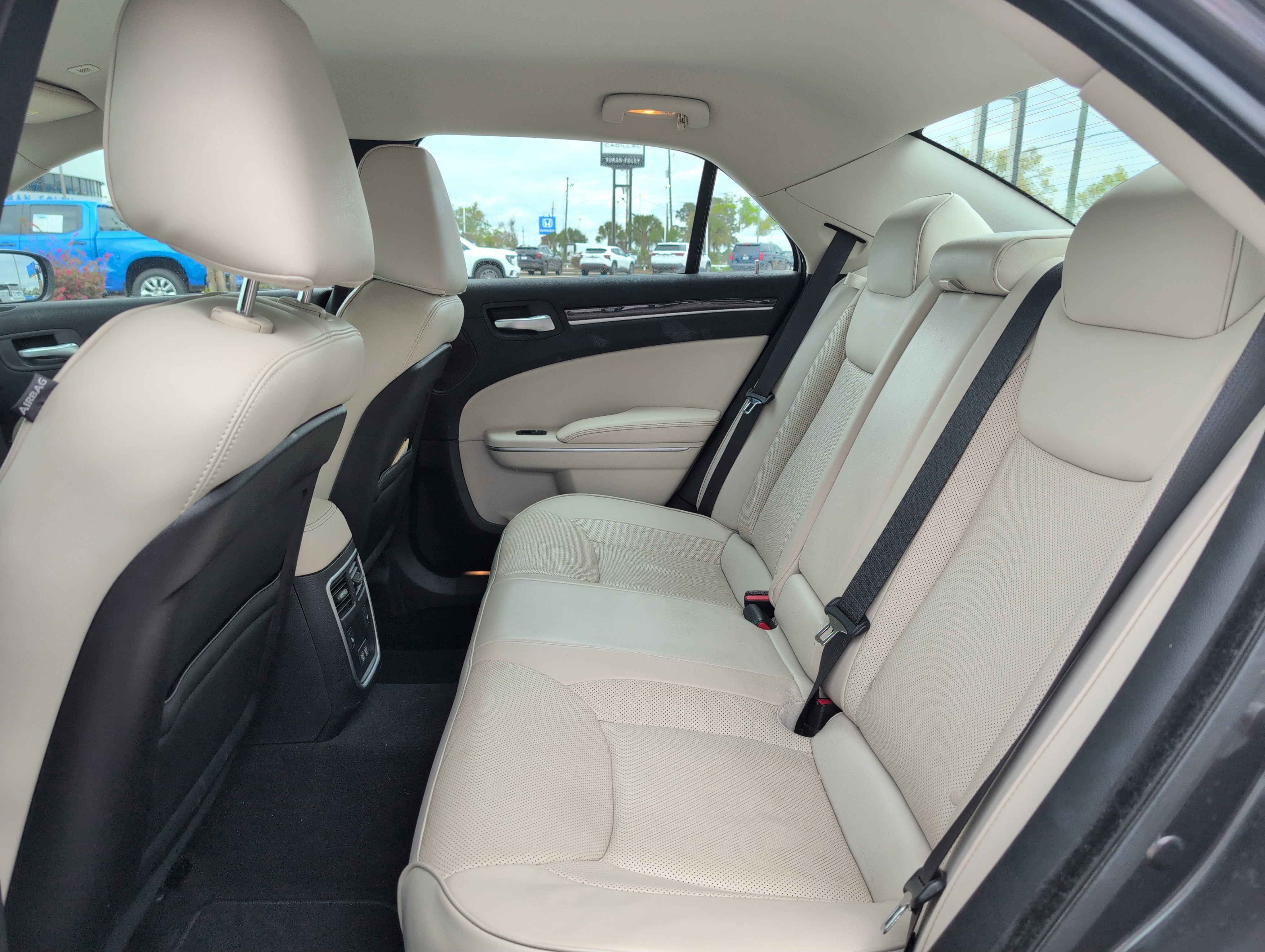 Used 2020 Chrysler 300 Limited w/ Safetytec Plus Group image 31