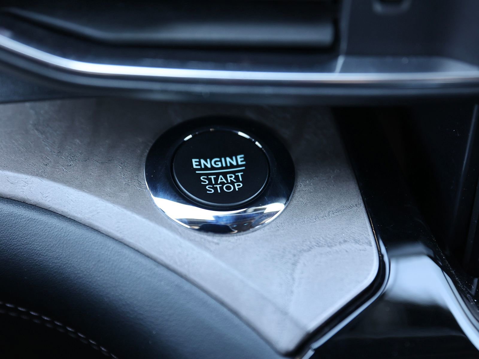 Certified 2022 Ford Explorer Platinum w/ Equipment Group 601A image 34