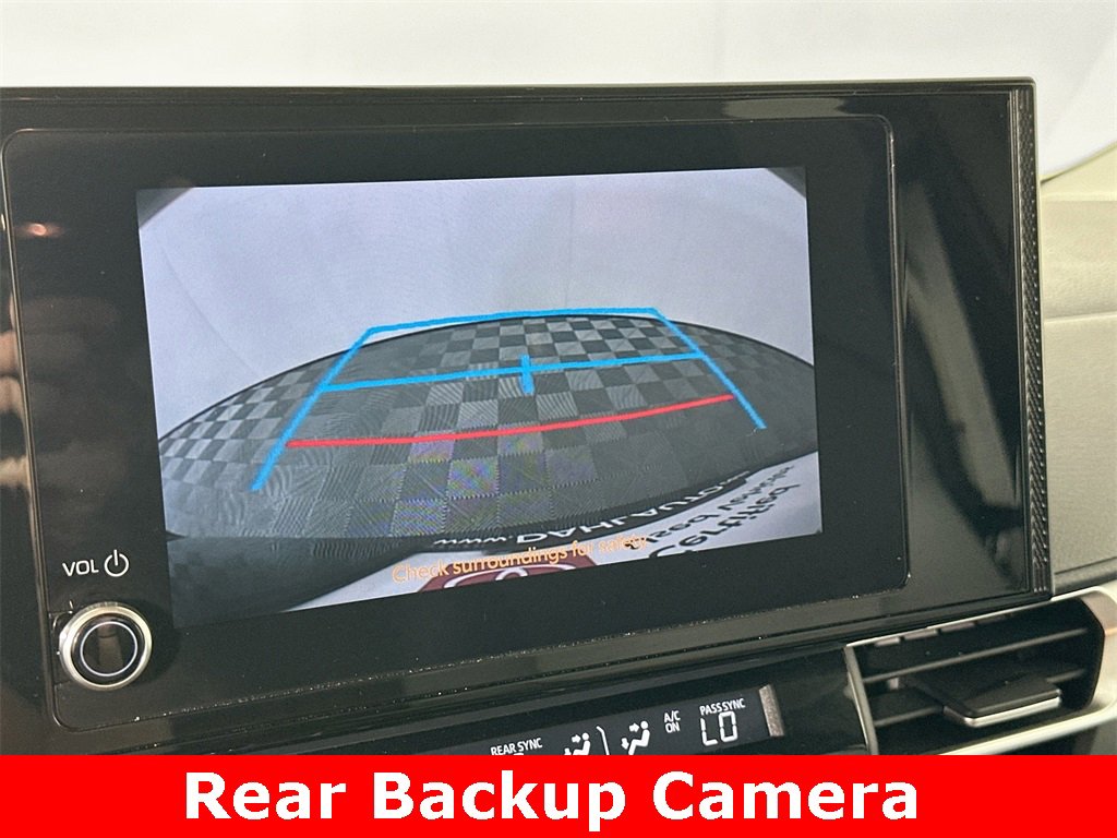 Used 2025 Toyota Sienna LE image 4