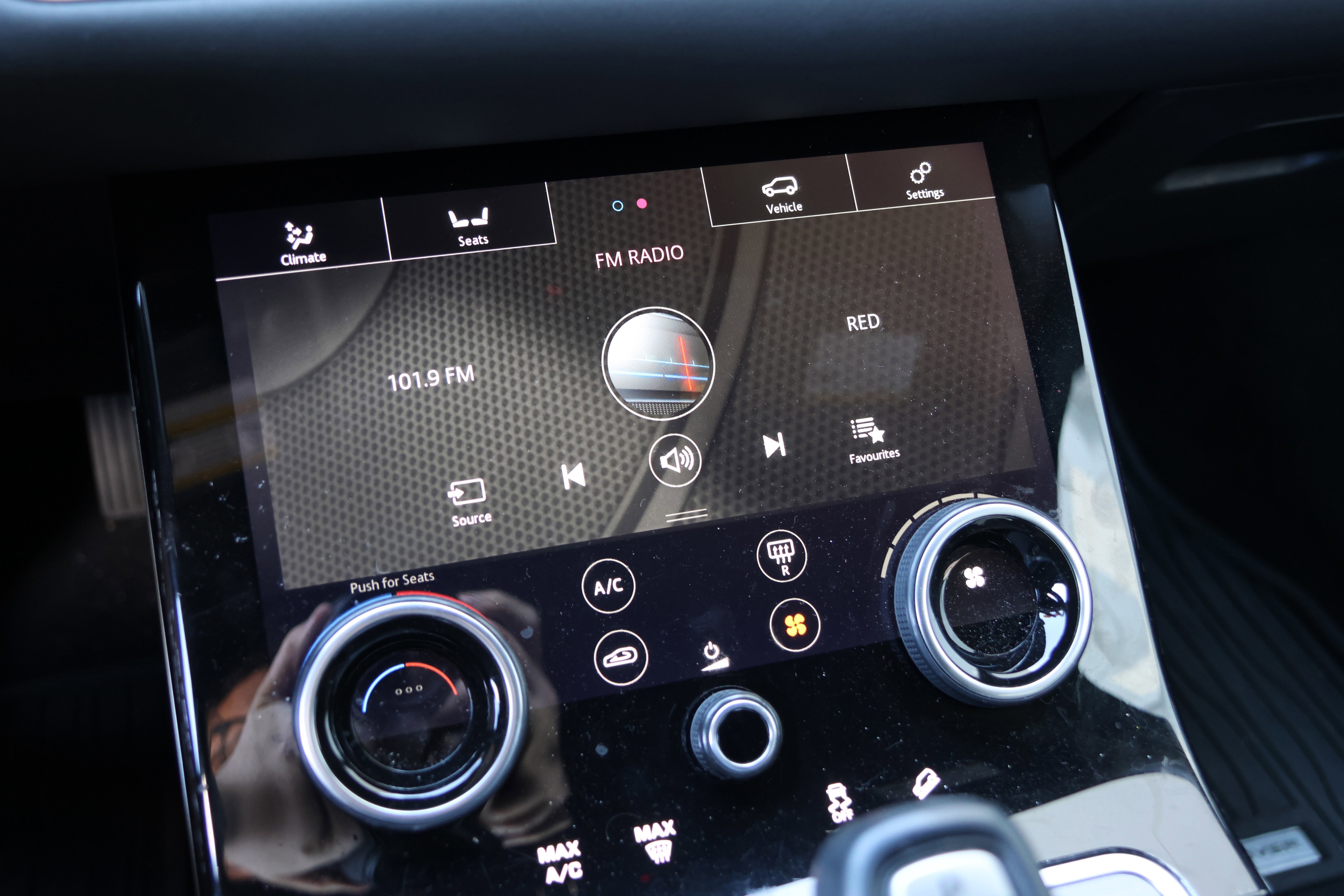 Used 2020 Land Rover Range Rover Evoque SE image 26