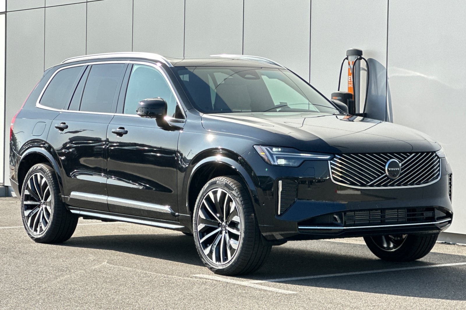 Used 2026 Volvo XC90 T8 Plus w/ Protection Package Premier AWD/4WD image 7