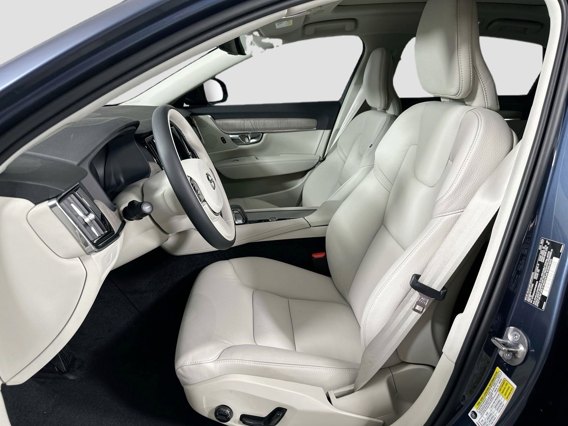 New 2025 Volvo S90 B6 Plus image 17