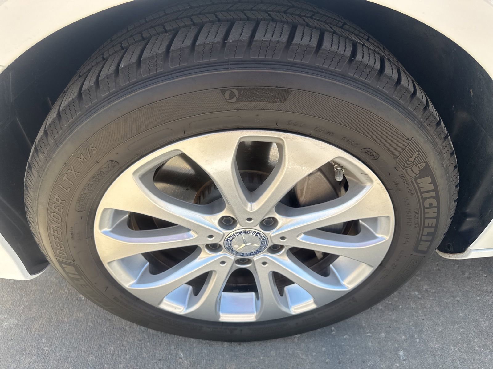 Used 2017 Mercedes-Benz E 300 4MATIC image 4