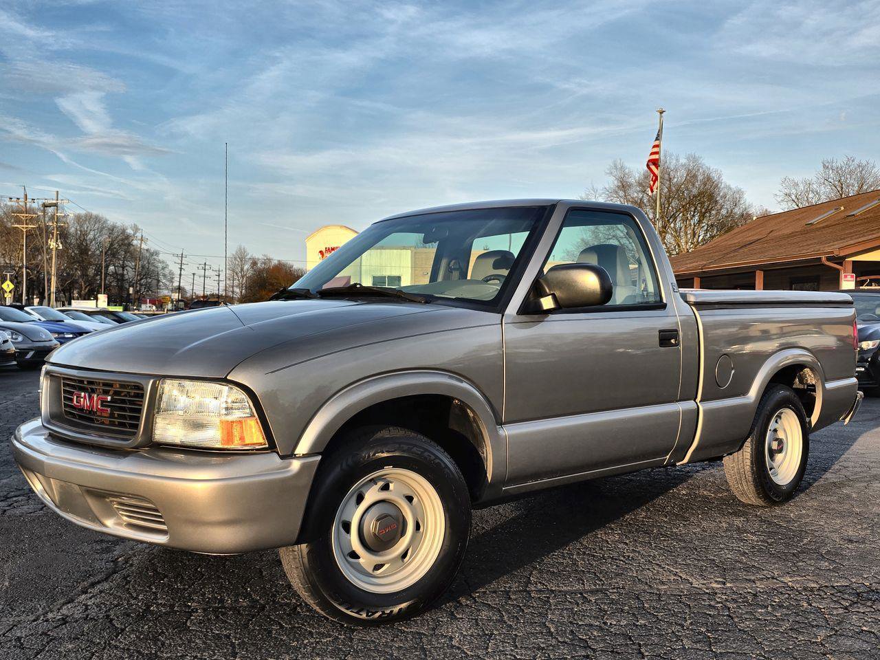 Used 2003 GMC Sonoma SL image 1