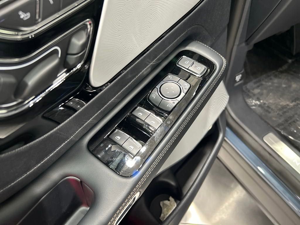 New 2025 Lincoln Aviator Reserve w/ Equipment Group 201A image 11