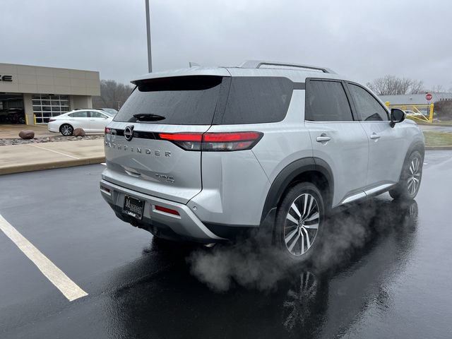 Used 2024 Nissan Pathfinder Platinum image 3