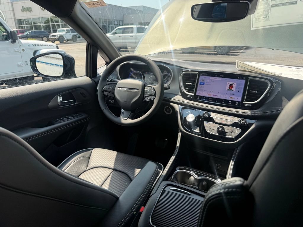New 2027 Chrysler Pacifica Limited FWD image 54