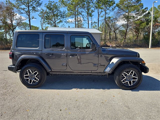 Certified 2025 Jeep Wrangler Sahara image 3