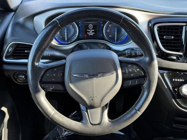 Used 2020 Chrysler Pacifica Touring-L AWD/4WD image 15