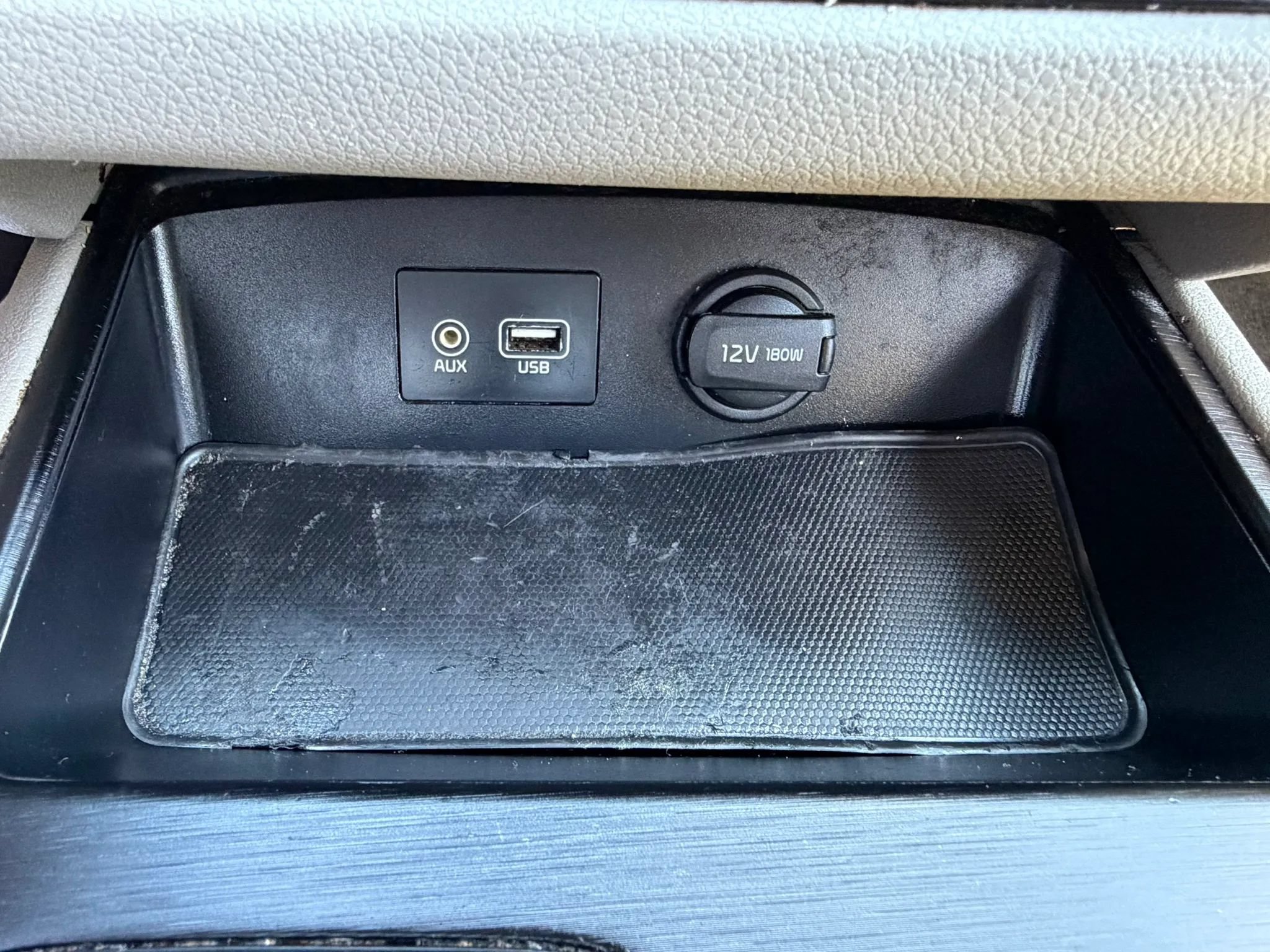 Used 2019 Kia Sedona LX FWD image 28