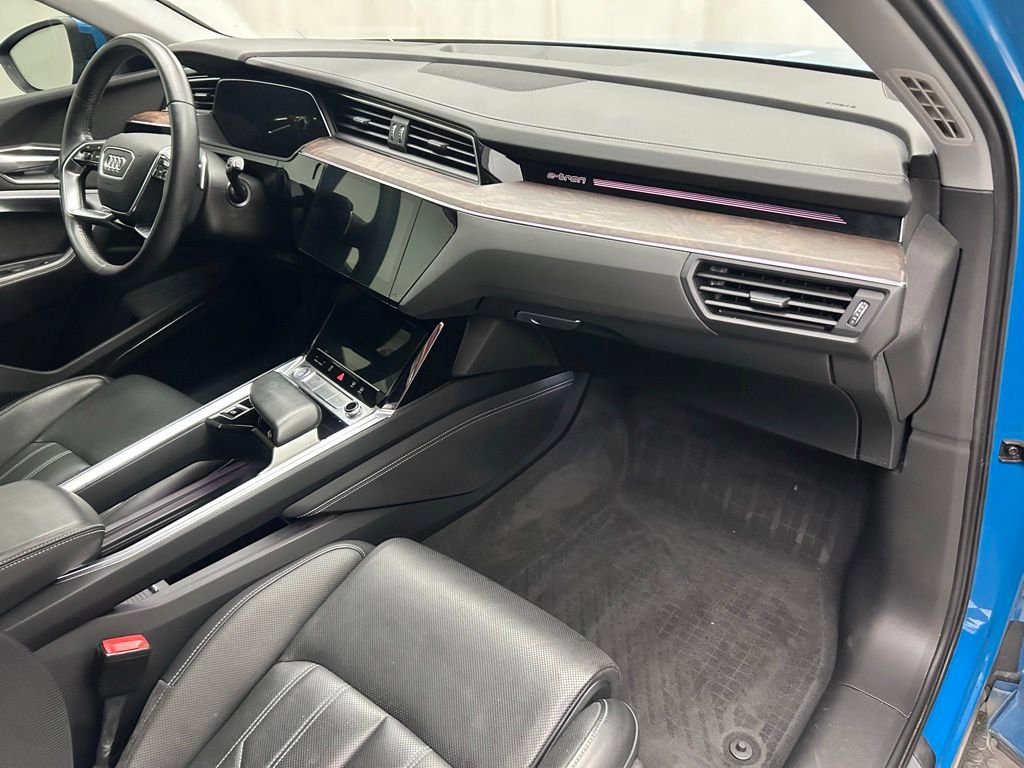 Used 2019 Audi e-tron Prestige w/ Prestige Package AWD/4WD image 18