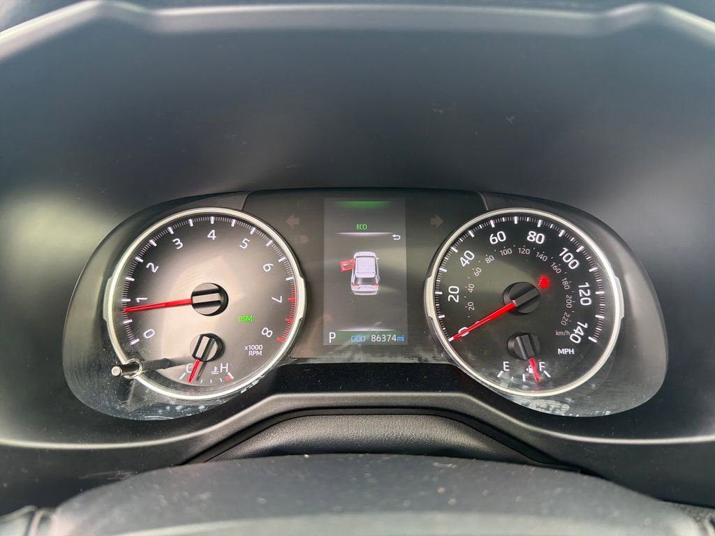 Used 2020 Toyota RAV4 XLE Premium image 15